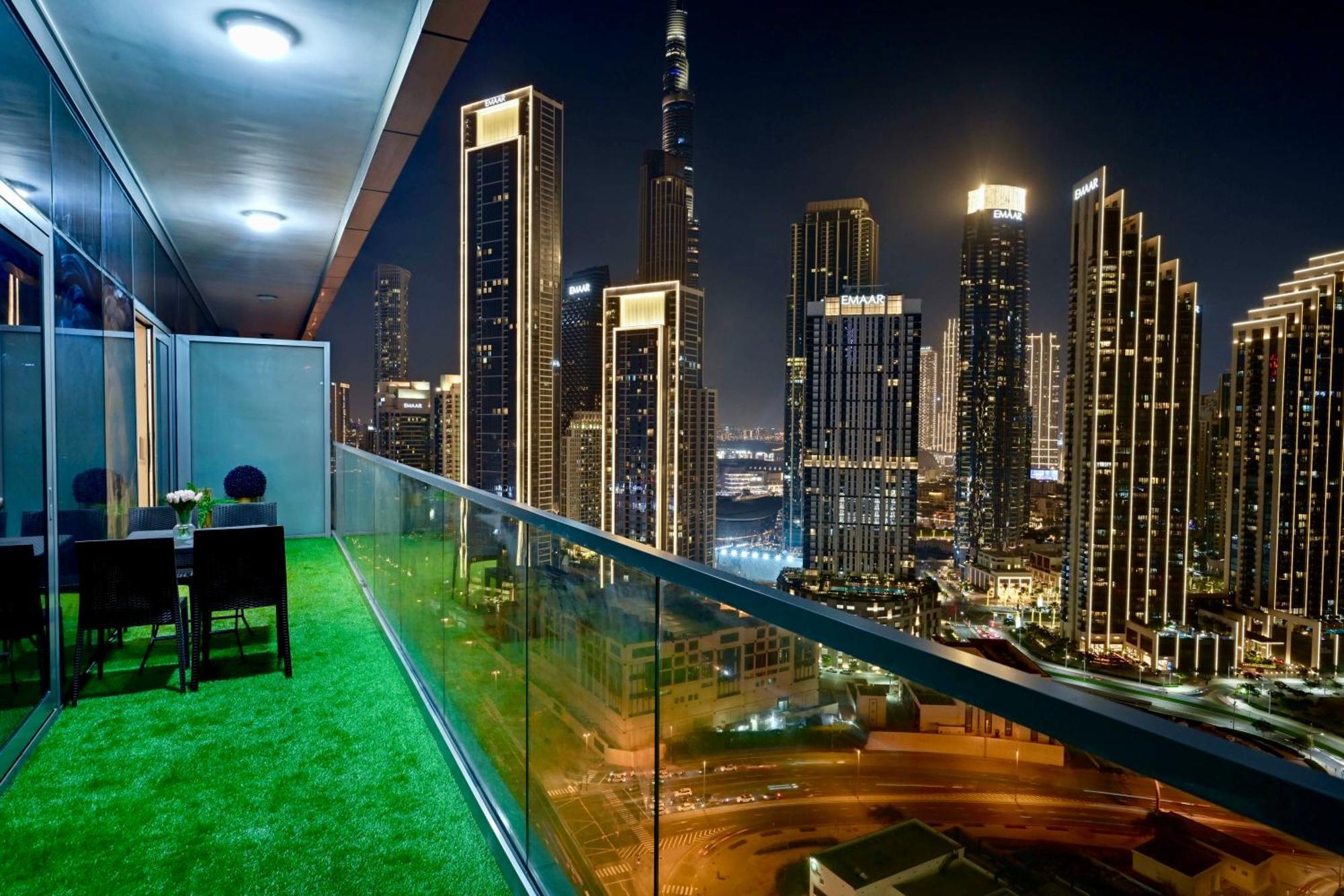 Burj Khalifa Views 2Br With Infinity Pool Downtown Lägenhet Dubai Exteriör bild