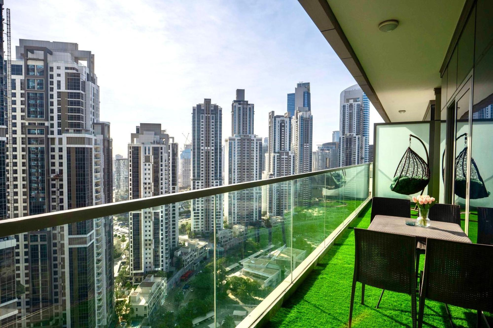Burj Khalifa Views 2Br With Infinity Pool Downtown Lägenhet Dubai Exteriör bild
