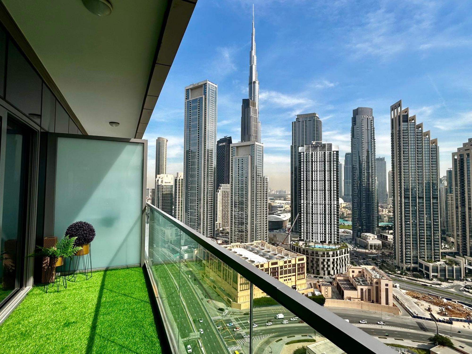 Burj Khalifa Views 2Br With Infinity Pool Downtown Lägenhet Dubai Exteriör bild