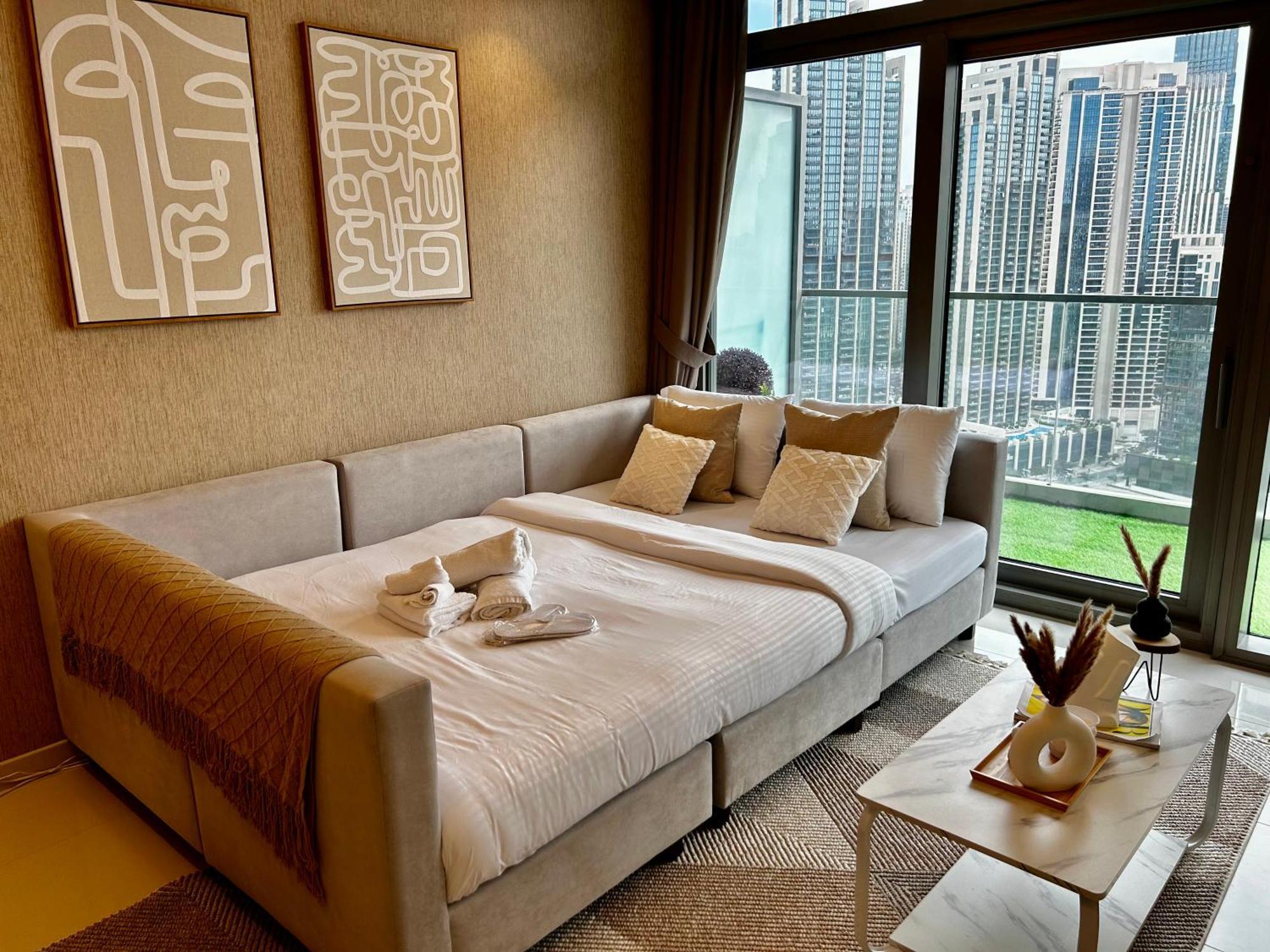 Burj Khalifa Views 2Br With Infinity Pool Downtown Lägenhet Dubai Exteriör bild