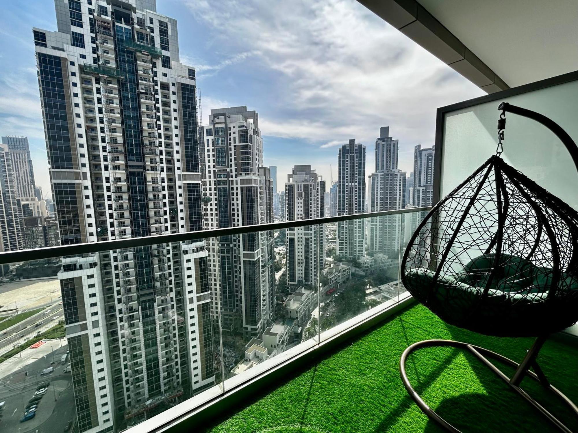 Burj Khalifa Views 2Br With Infinity Pool Downtown Lägenhet Dubai Exteriör bild