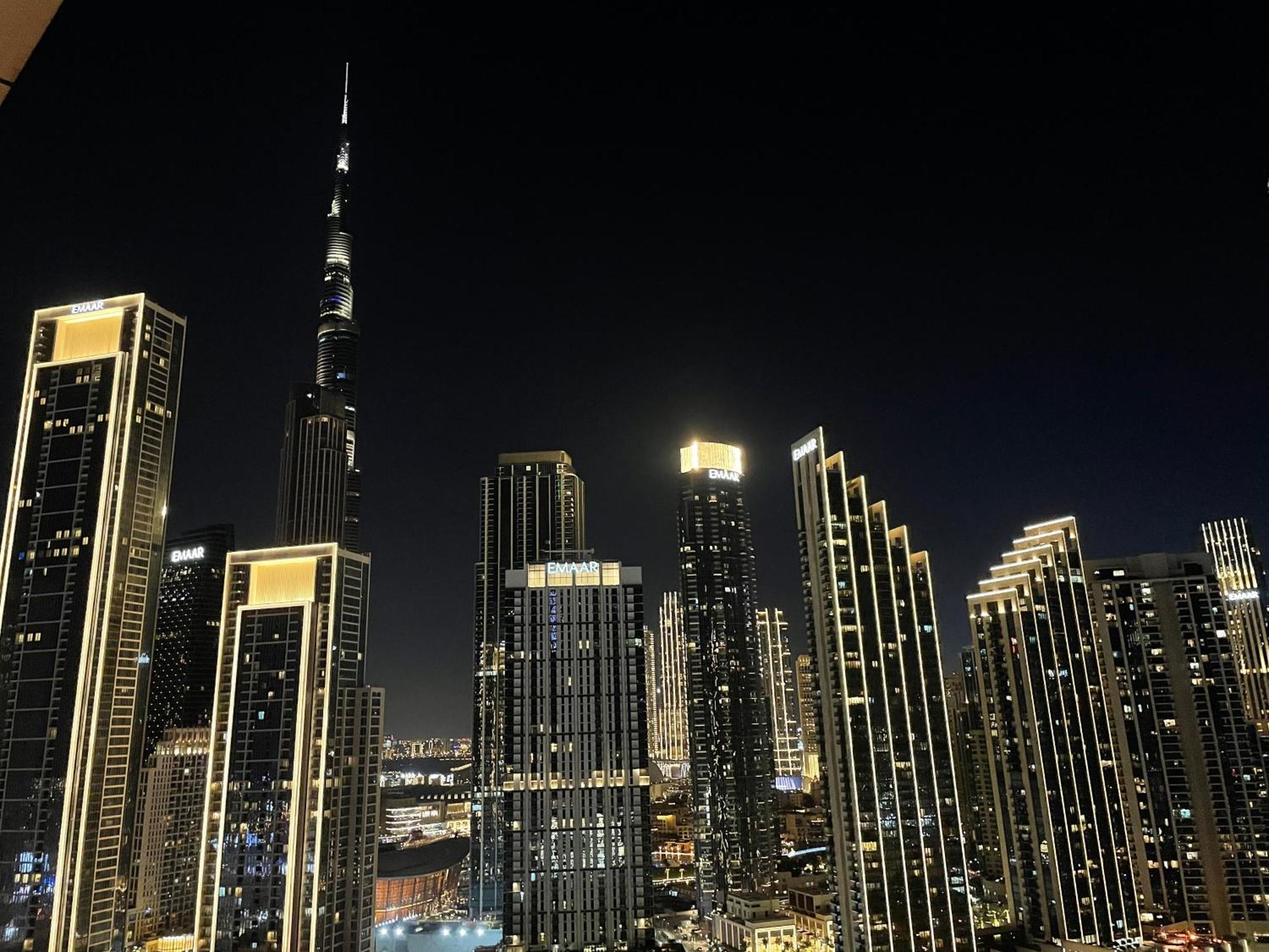 Burj Khalifa Views 2Br With Infinity Pool Downtown Lägenhet Dubai Exteriör bild