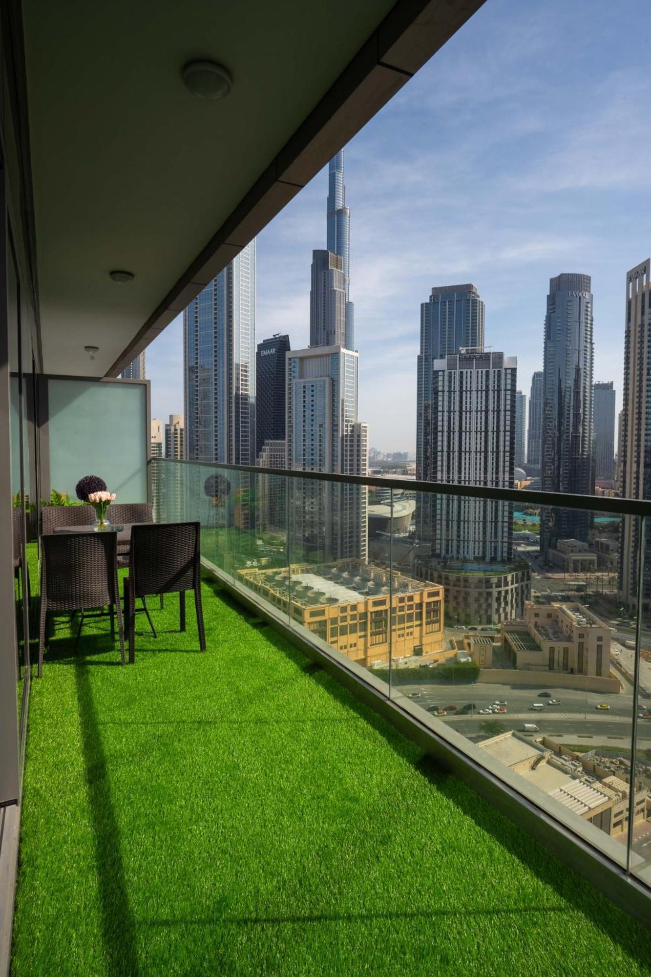 Burj Khalifa Views 2Br With Infinity Pool Downtown Lägenhet Dubai Exteriör bild
