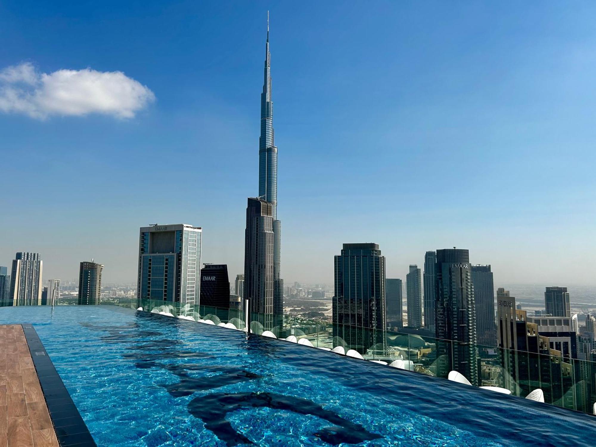 Burj Khalifa Views 2Br With Infinity Pool Downtown Lägenhet Dubai Exteriör bild