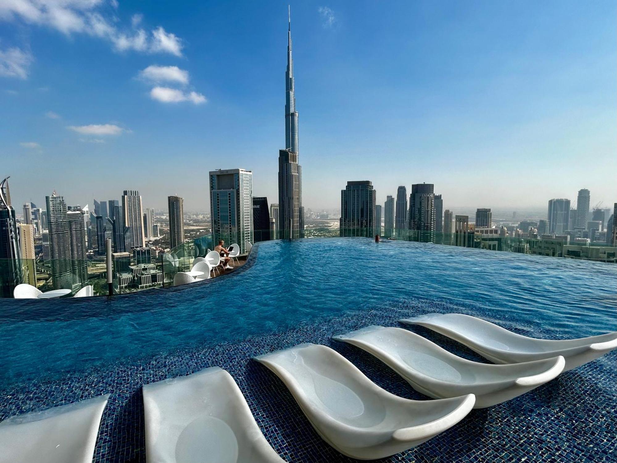 Burj Khalifa Views 2Br With Infinity Pool Downtown Lägenhet Dubai Exteriör bild