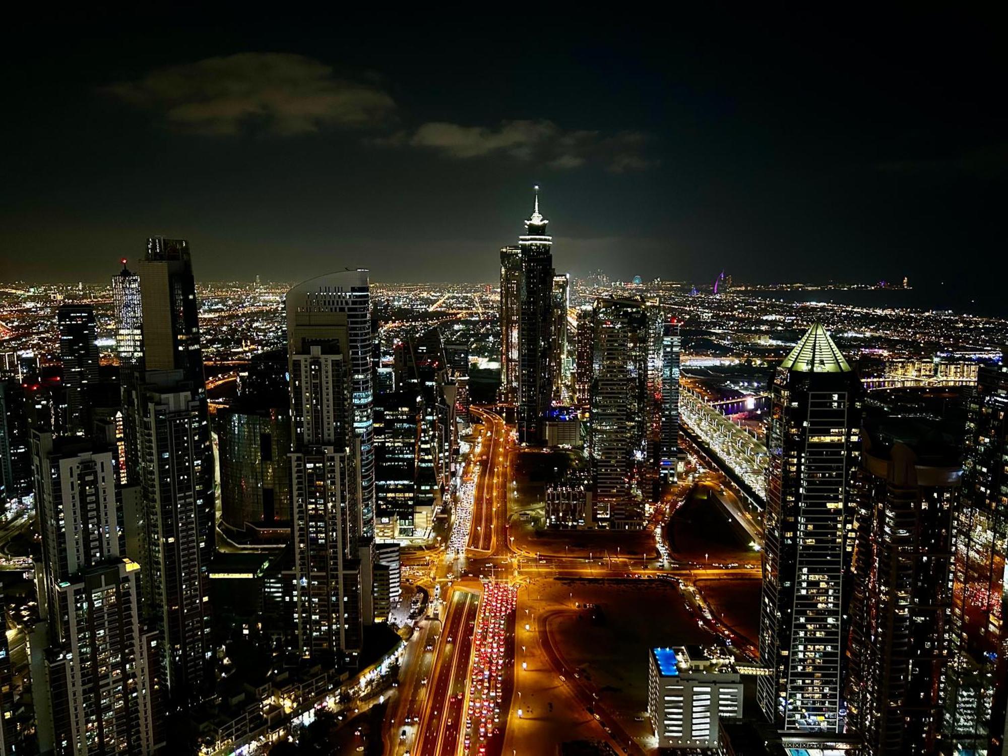 Burj Khalifa Views 2Br With Infinity Pool Downtown Lägenhet Dubai Exteriör bild