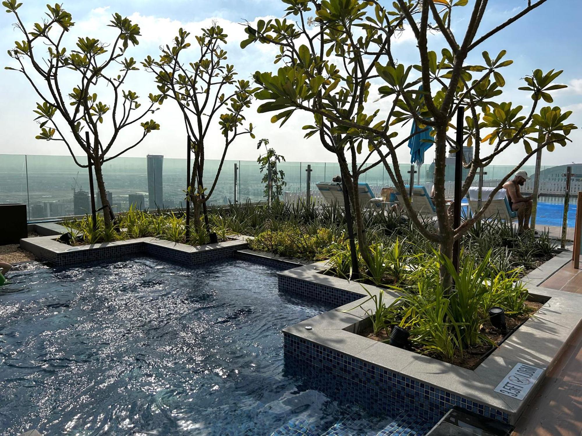 Burj Khalifa Views 2Br With Infinity Pool Downtown Lägenhet Dubai Exteriör bild