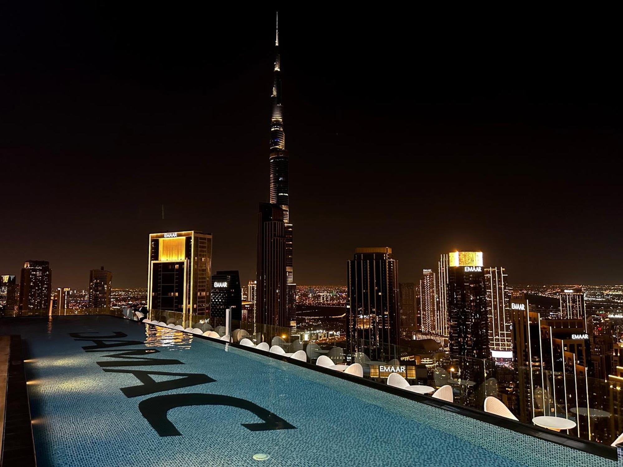 Burj Khalifa Views 2Br With Infinity Pool Downtown Lägenhet Dubai Exteriör bild
