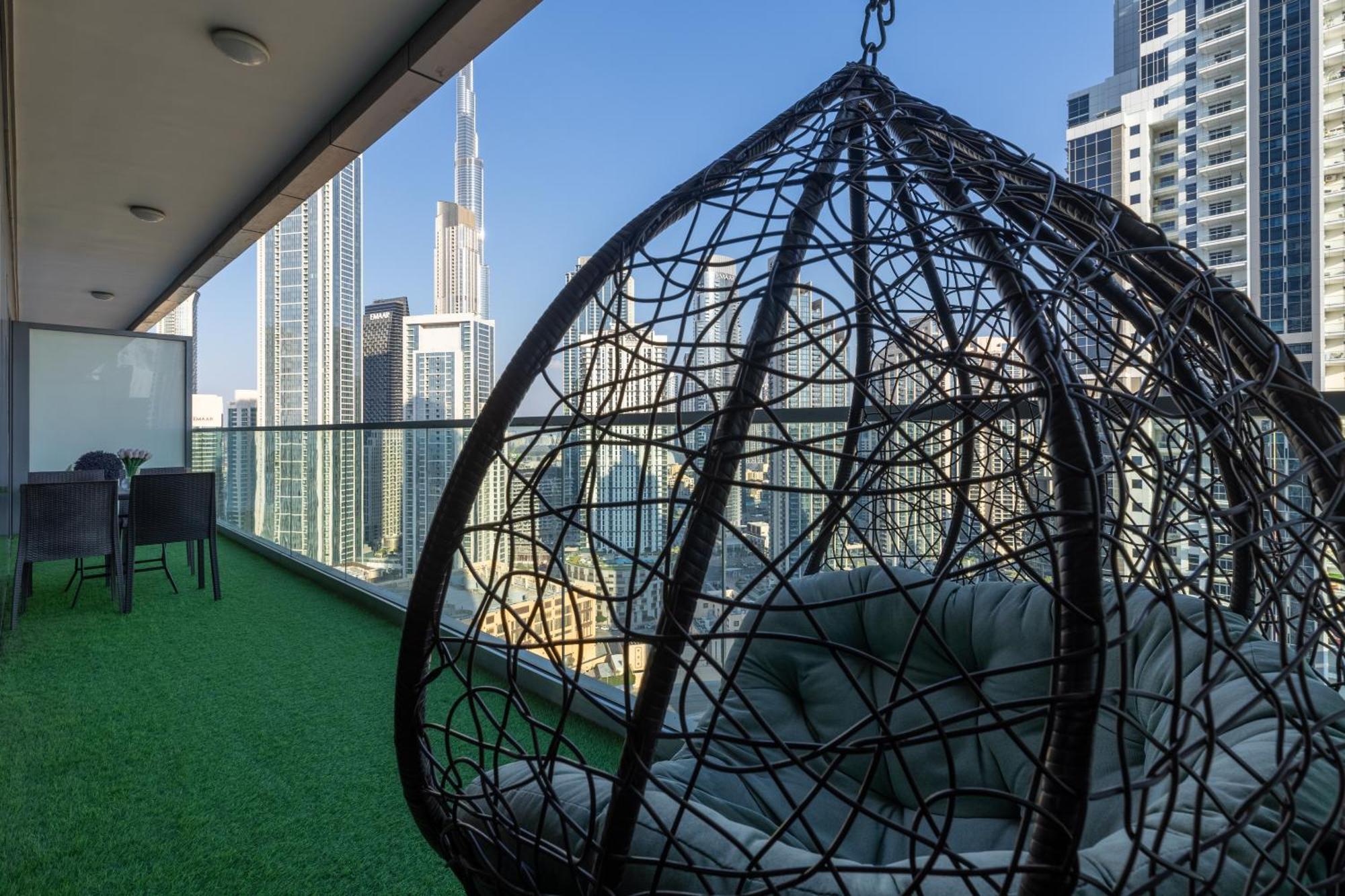 Burj Khalifa Views 2Br With Infinity Pool Downtown Lägenhet Dubai Exteriör bild